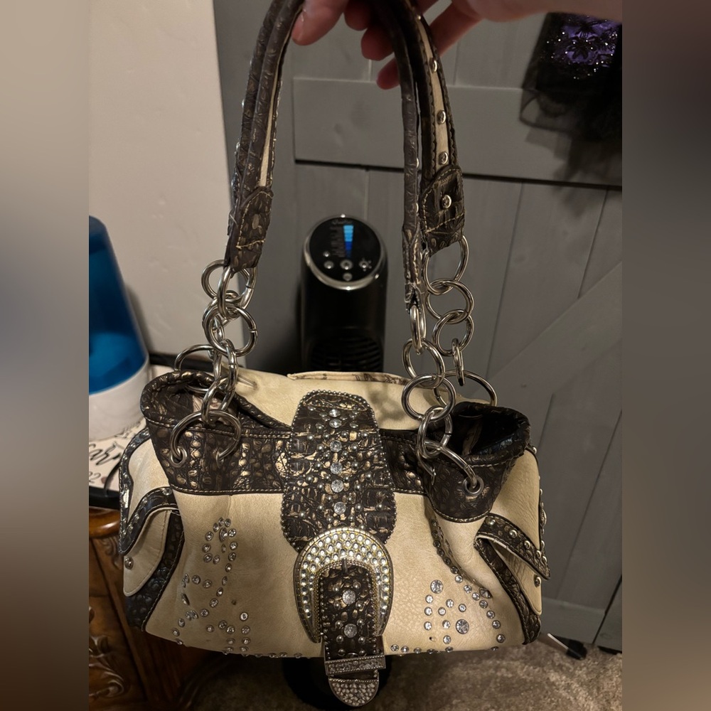 Western style concealment purse